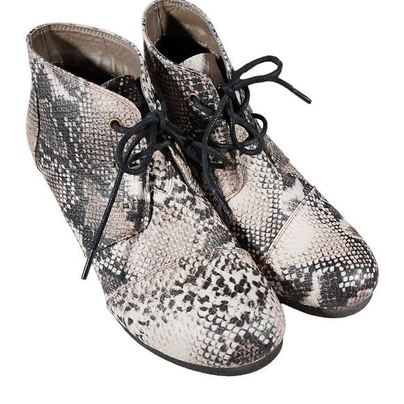 Pierre Dumas Women's Taupe Snakeskin Lace-up Two-eye Wedge Ankle Boots Size 7 - Picture 9 of 12